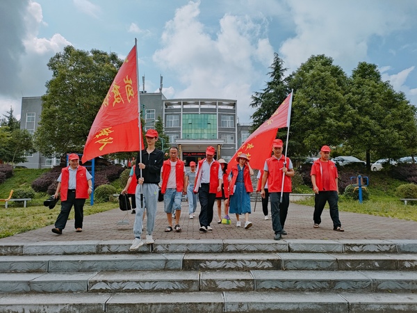 惠水万名党员在基层。