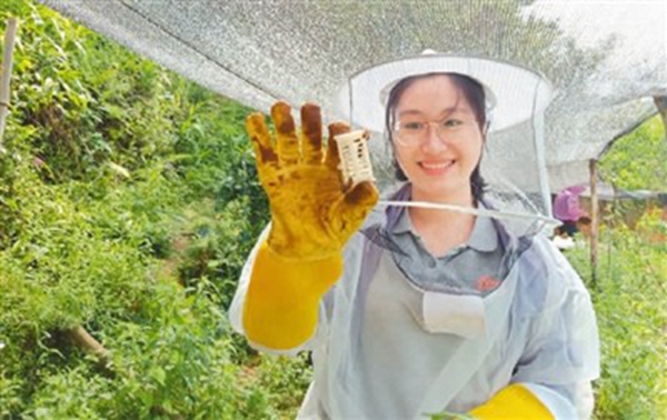 黄文秀生前的工作照。资料照片（新华社发）