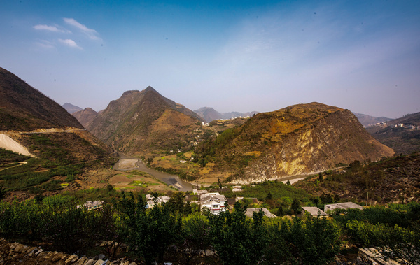 7赫章县“鸡鸣三县”景点刹界河流域。李学友摄