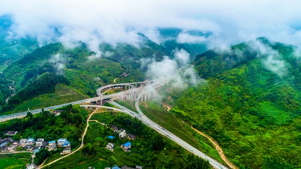 正习高速公路。