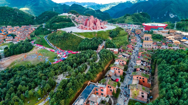 水城区野玉海山地旅游度假区之海坪街景。