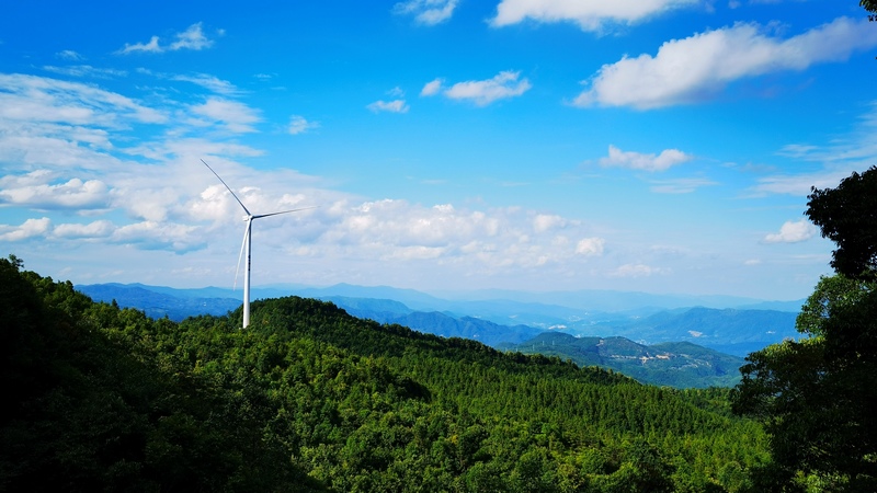 福建闽清上莲风电场与风景融为一体。