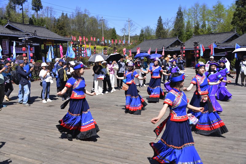 花仙子驻场演出。谢玉江摄