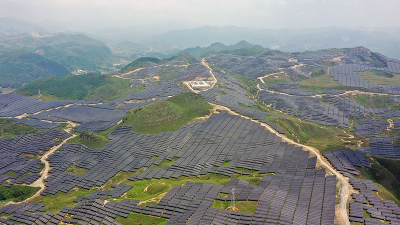 2023年5月17日，赫章县兴发乡轿顶山光伏发电基地 谢永奇 摄