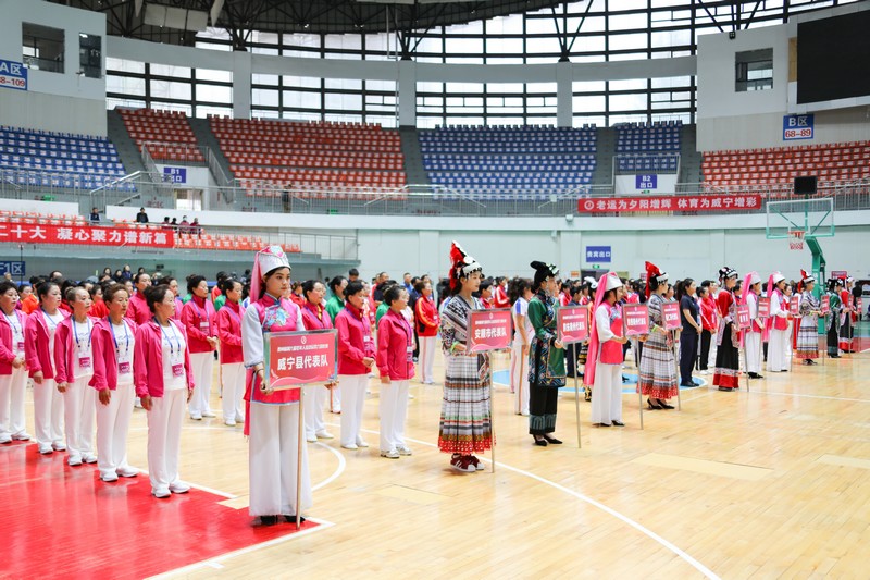 6月6日，在威宁自治县乌撒体育馆，贵州省第九届老年人运动会柔力球比赛开幕式现场。 (3).JPG