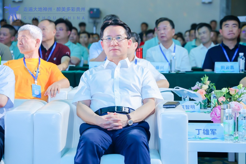 3贵州茅台集团党委书记、董事长丁雄军参加并作推介。