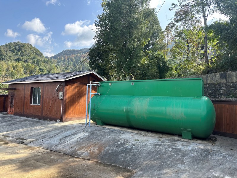 务川龙潭村沙坝组集中污水处理设备。