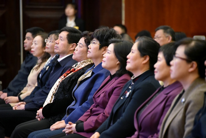 4全省代表观看了贵州锦绣计划实施十周年宣传片。张春雷摄
