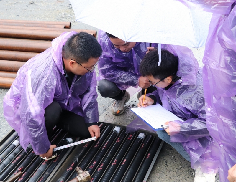 贵州省地矿局103地质队开展专业技术人员技能竞赛。