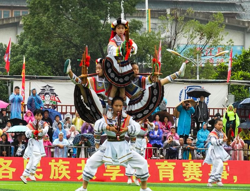 2024年5月18日，国家非遗“滚山珠”在贵州村超现场展演。纳雍融媒供图4