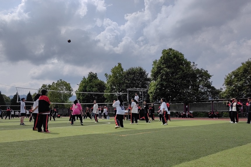 5月19日，赫章县野马川中学排球训练现场。王永胜摄