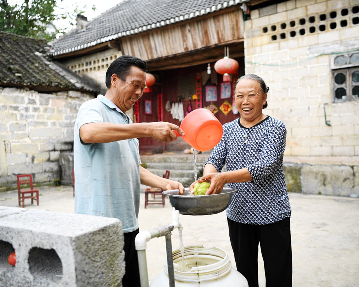 兴仁市百德镇小川村群众用上安全饮用水。张凯摄